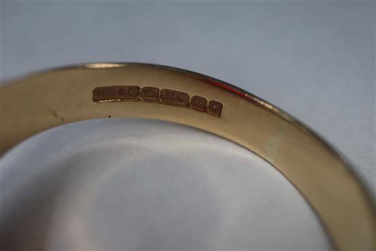 A 22ct yellow gold engraved wedding band, a similar plain band and a 9ct yellow gold signet ring with carnelian matrix.